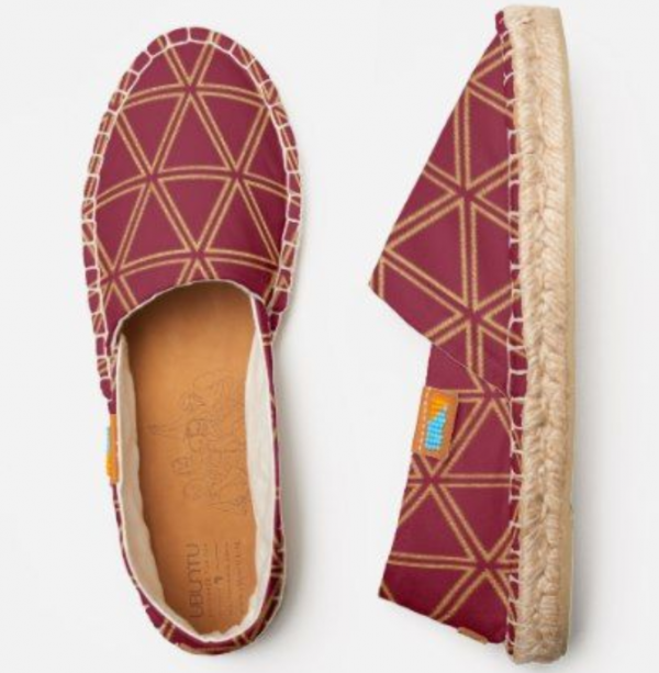 Espadrilles dengan motif geometris modern